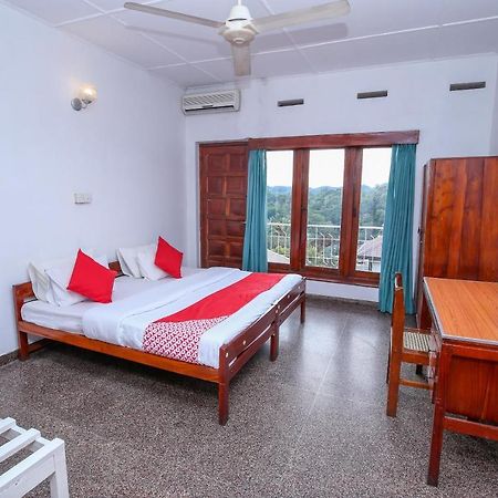 Oyo 436 Sandakelum Tourist Guest House Kandy Esterno foto