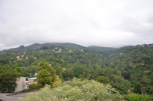 Oyo 436 Sandakelum Tourist Guest House Kandy Esterno foto