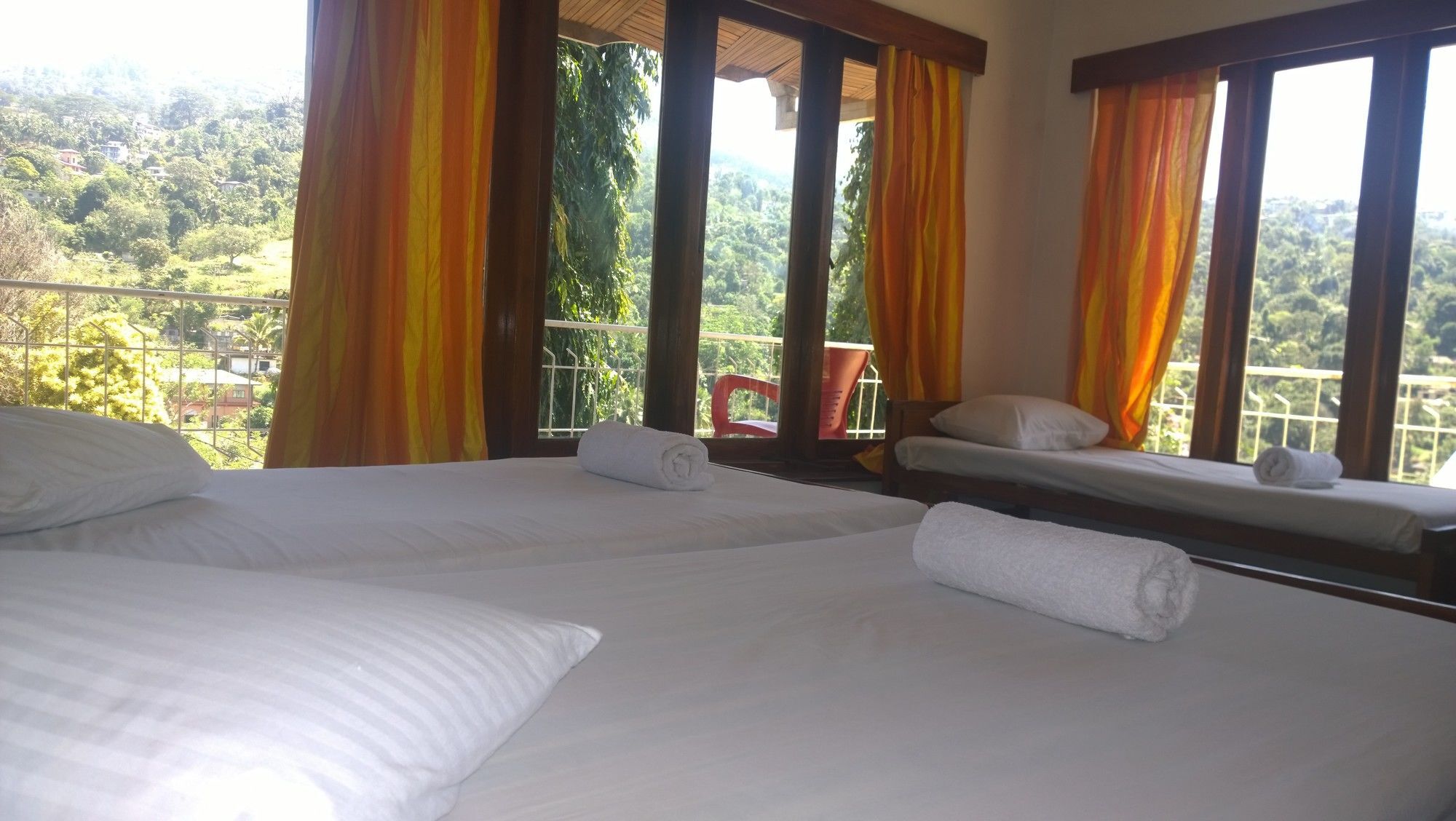 Oyo 436 Sandakelum Tourist Guest House Kandy Esterno foto