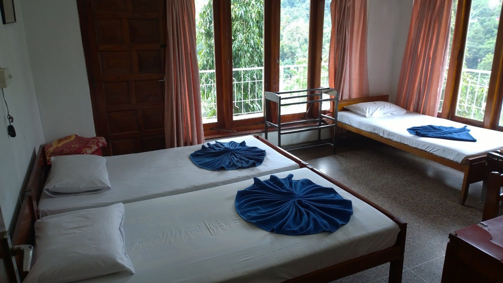 Oyo 436 Sandakelum Tourist Guest House Kandy Esterno foto