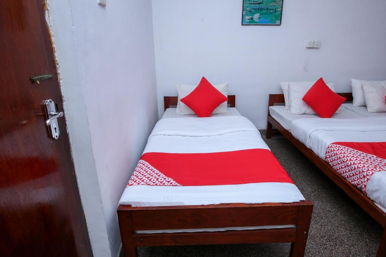Oyo 436 Sandakelum Tourist Guest House Kandy Esterno foto