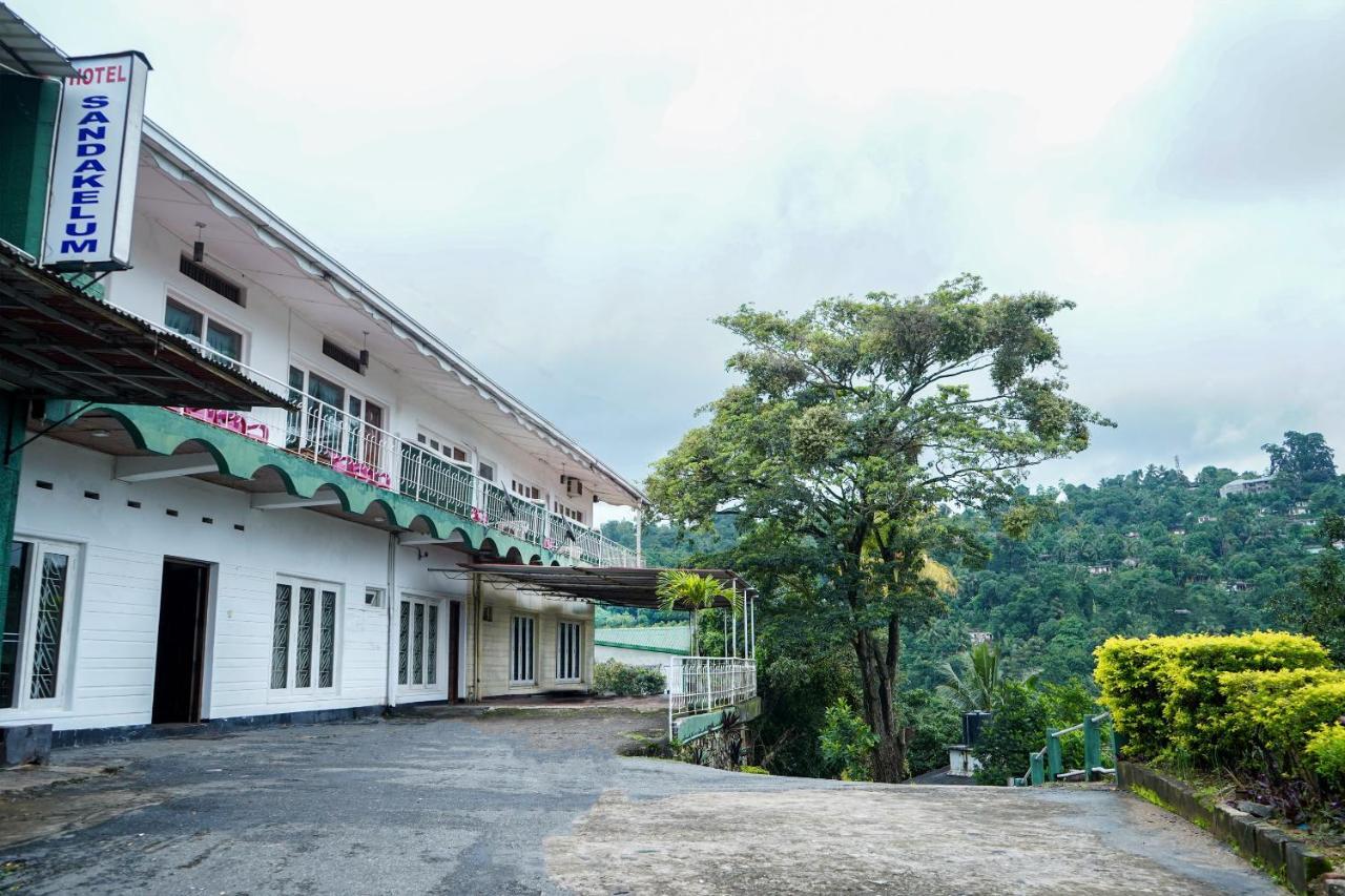 Oyo 436 Sandakelum Tourist Guest House Kandy Esterno foto