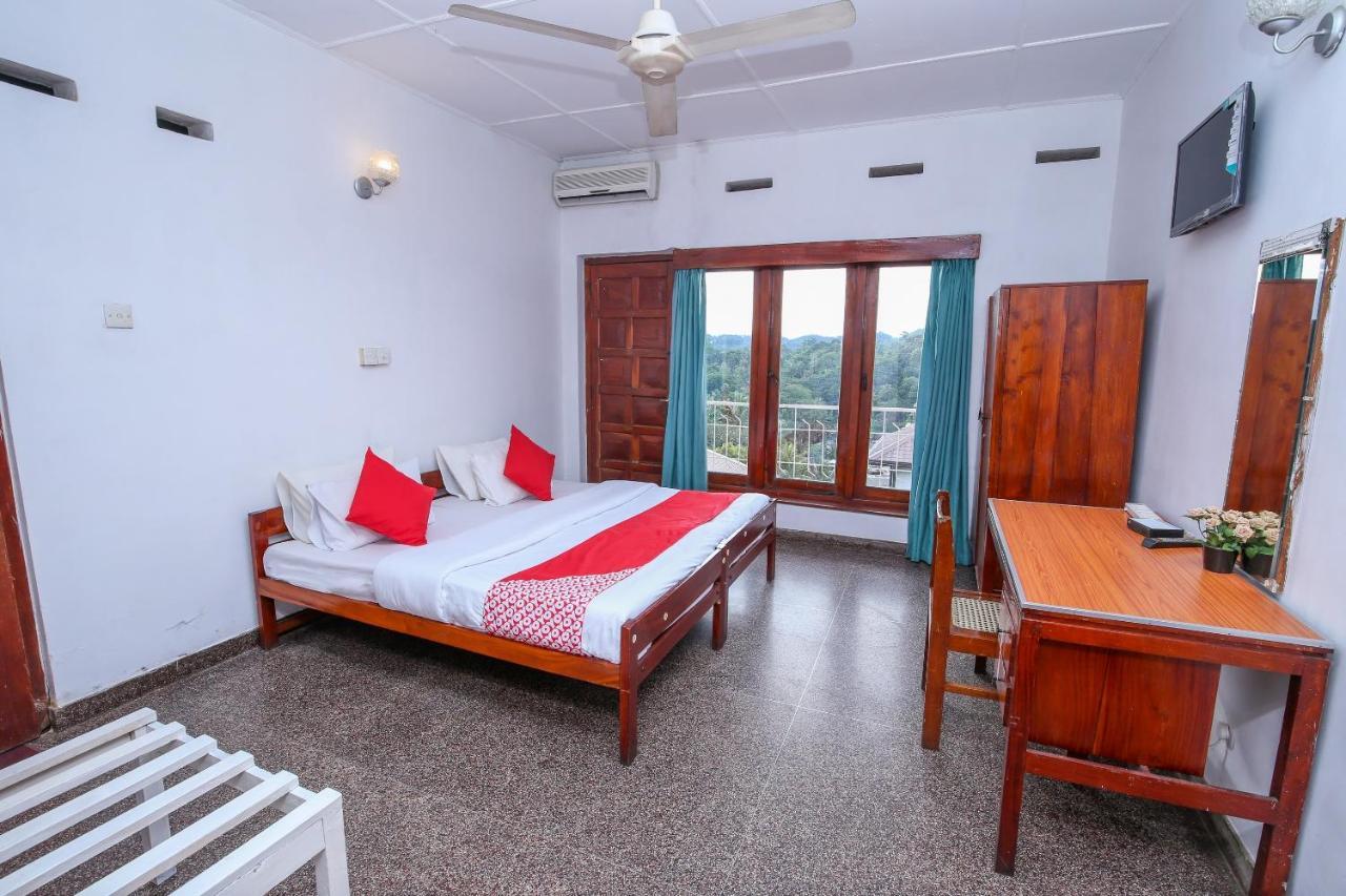 Oyo 436 Sandakelum Tourist Guest House Kandy Esterno foto