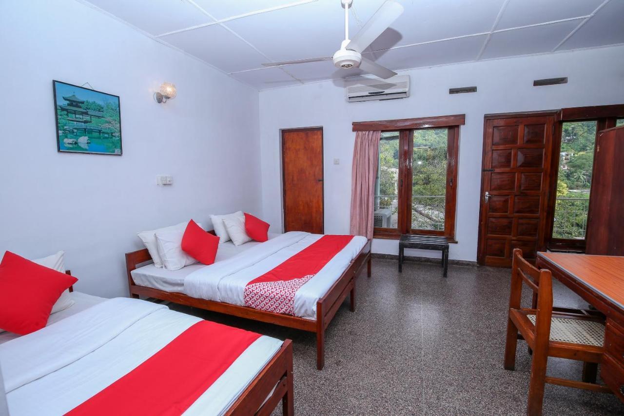 Oyo 436 Sandakelum Tourist Guest House Kandy Esterno foto