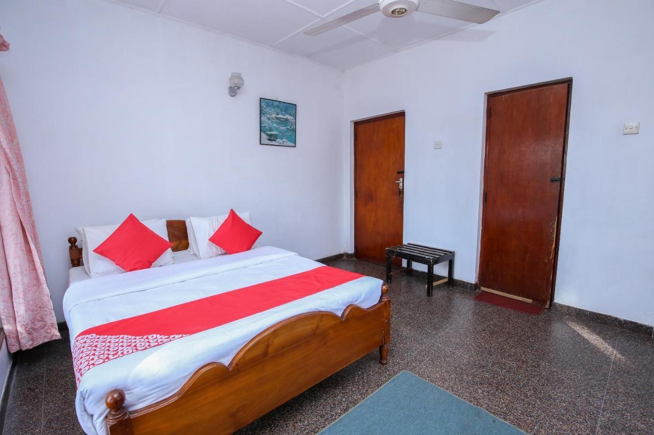 Oyo 436 Sandakelum Tourist Guest House Kandy Esterno foto