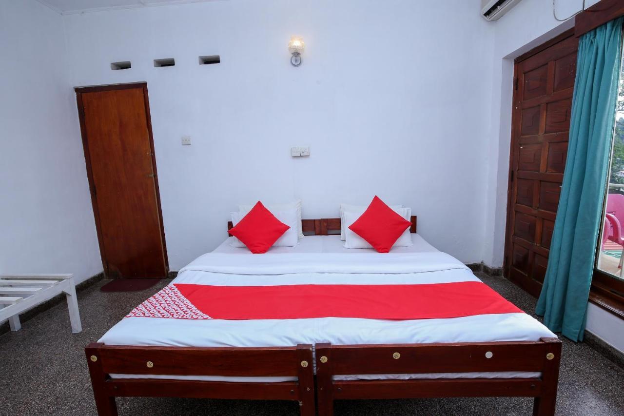 Oyo 436 Sandakelum Tourist Guest House Kandy Esterno foto