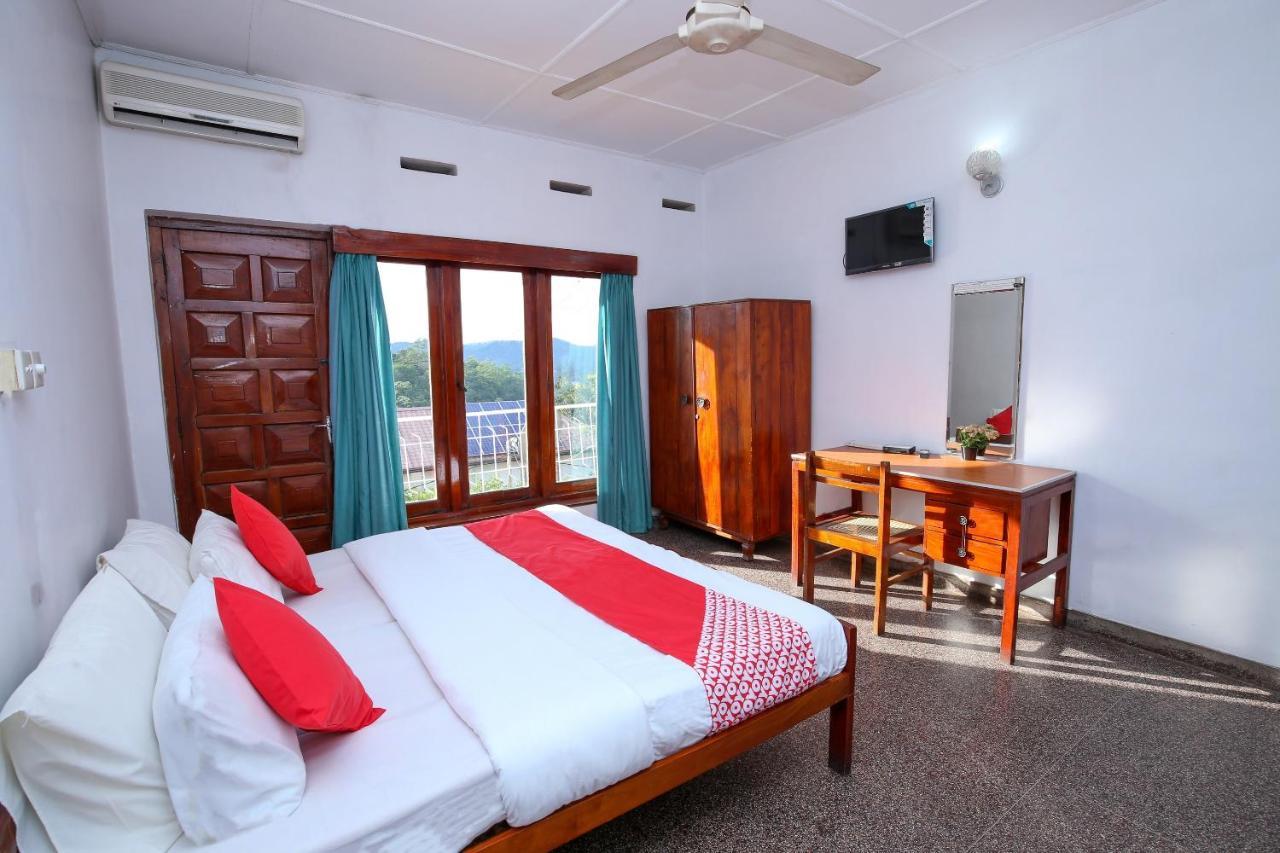Oyo 436 Sandakelum Tourist Guest House Kandy Esterno foto