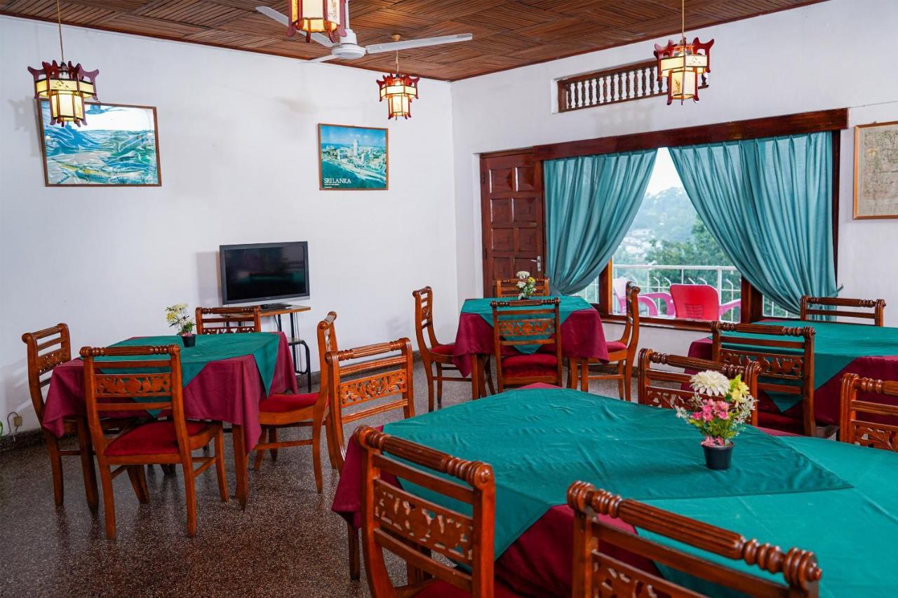 Oyo 436 Sandakelum Tourist Guest House Kandy Esterno foto