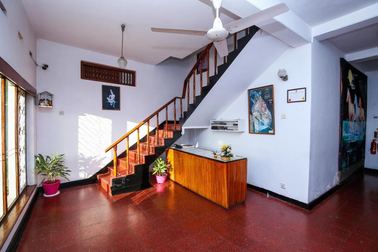 Oyo 436 Sandakelum Tourist Guest House Kandy Esterno foto