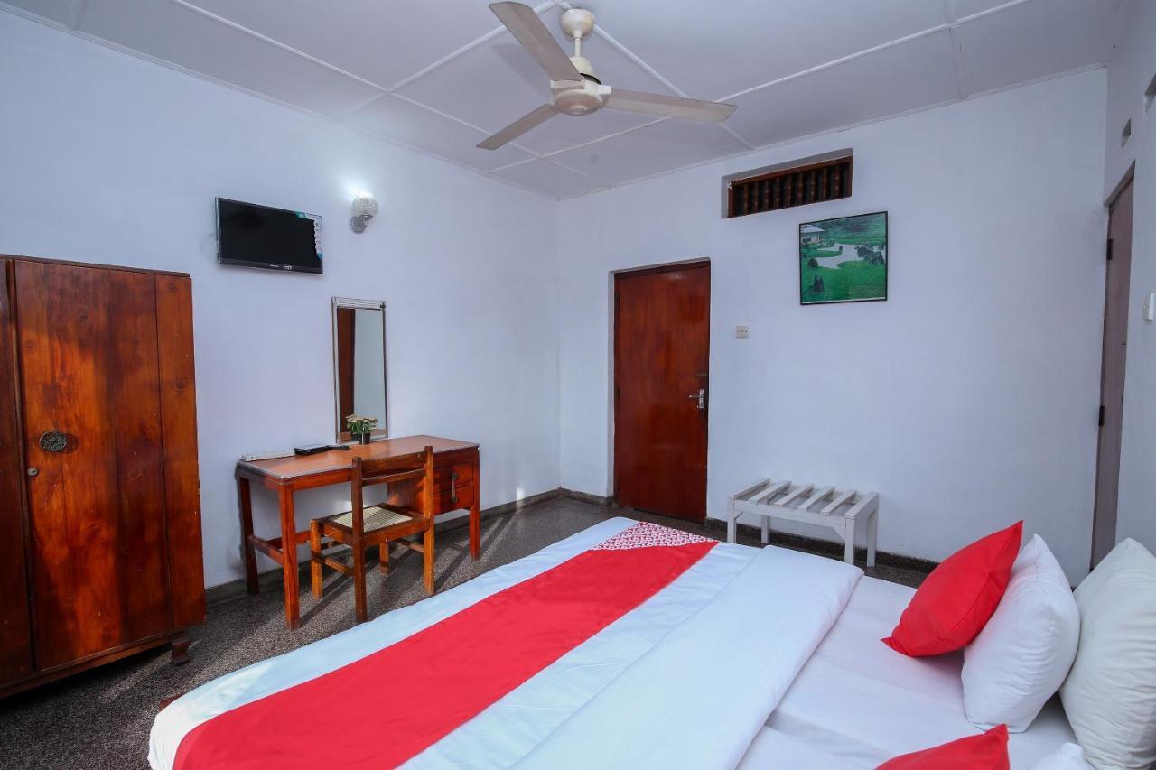 Oyo 436 Sandakelum Tourist Guest House Kandy Esterno foto