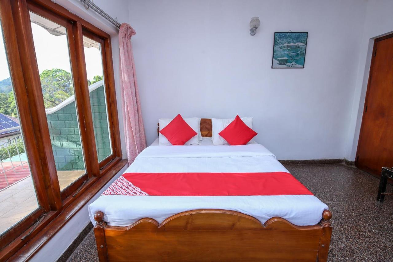 Oyo 436 Sandakelum Tourist Guest House Kandy Esterno foto