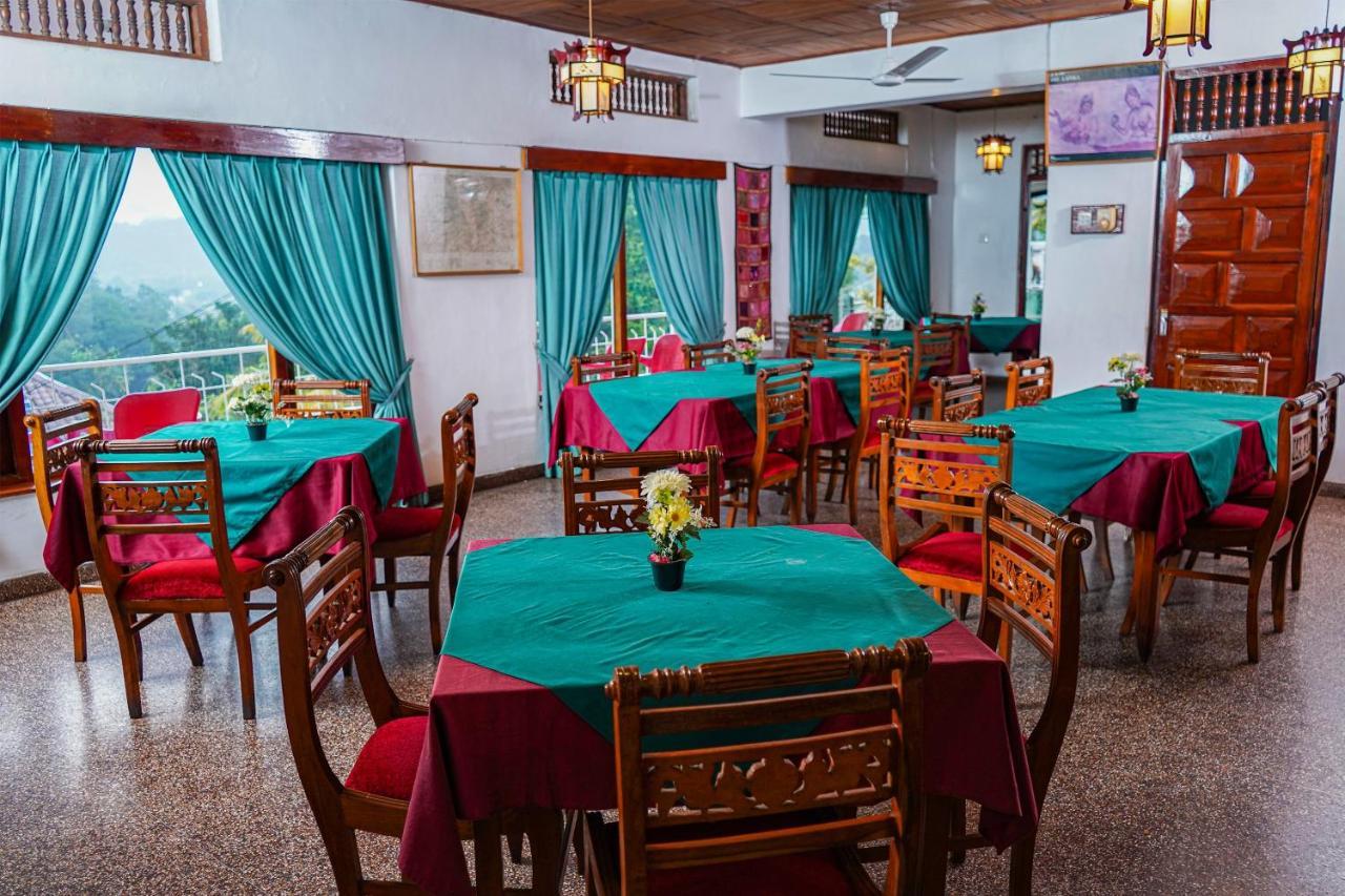 Oyo 436 Sandakelum Tourist Guest House Kandy Esterno foto