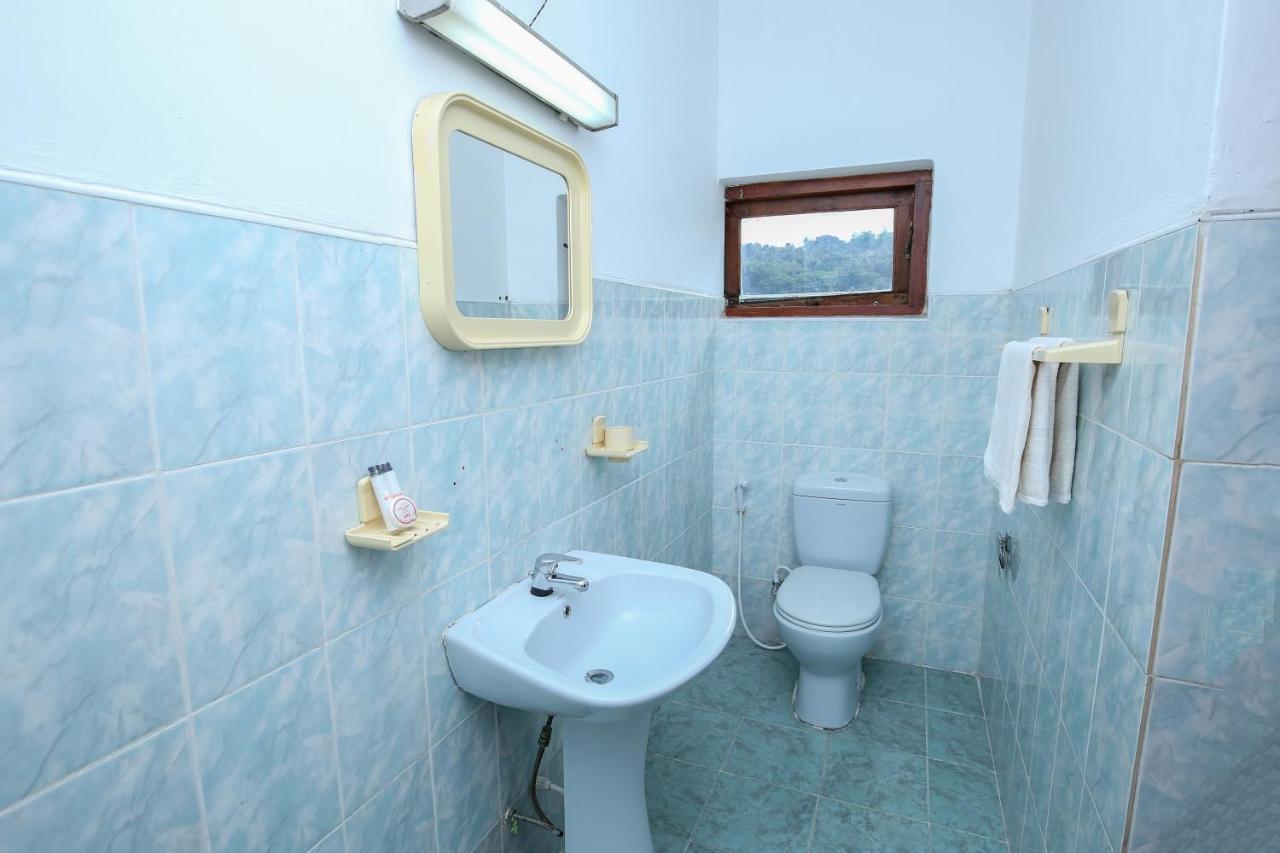 Oyo 436 Sandakelum Tourist Guest House Kandy Esterno foto